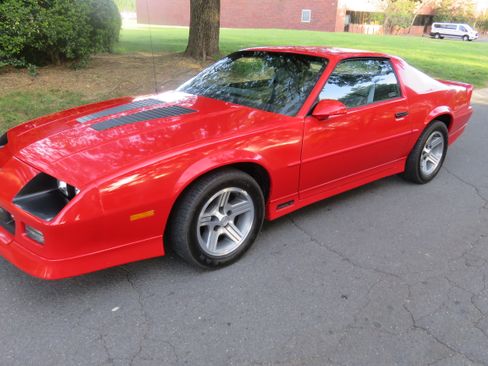 Used 1990 Chevrolet Camaro IROC-Z image 5