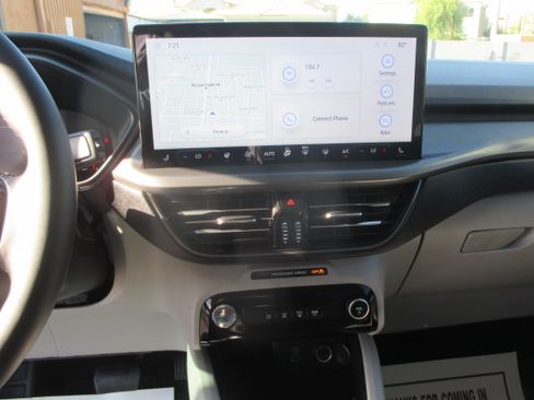 Used 2023 Ford Escape FWD Plug-In Hybrid image 7