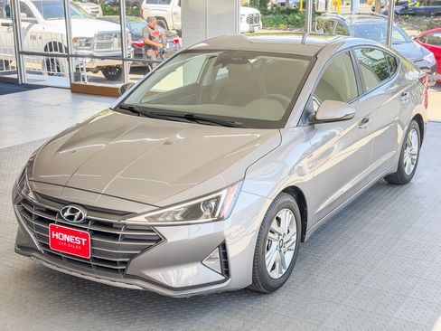 Used 2020 Hyundai Elantra Sedan FWD image 3