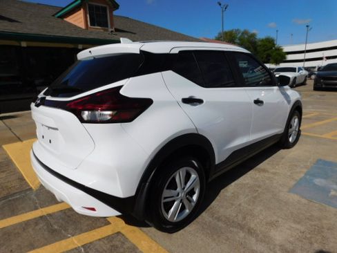 Used 2024 Nissan Kicks S image 8