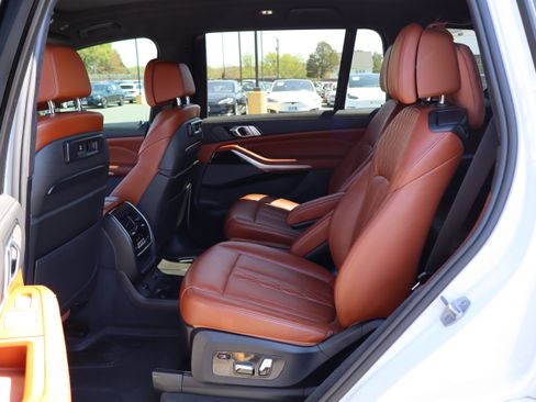 Used 2020 BMW X7 xDrive40i w/ M-Sport Package image 18