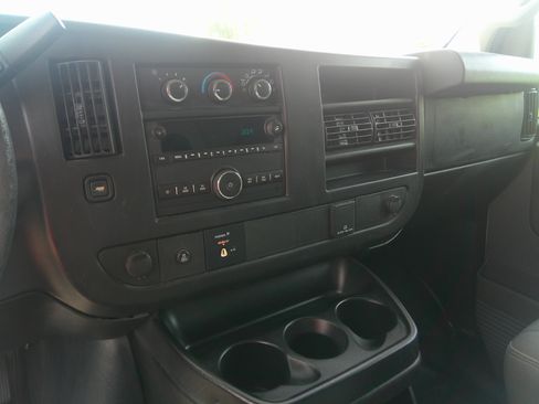 Used 2017 Chevrolet Express 3500 UNAVAIL RWD image 12