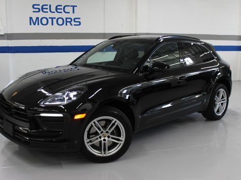 Used 2023 Porsche Macan UNAVAIL AWD/4WD image 3