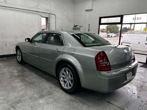 Used 2005 Chrysler 300 C image 5