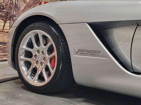 Used 2005 Dodge Viper SRT-10 image 9