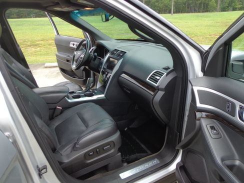 Used 2015 Ford Explorer FWD Limited image 9
