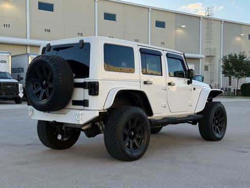 Used 2015 Jeep Wrangler 4WD Unlimited Sahara image 9
