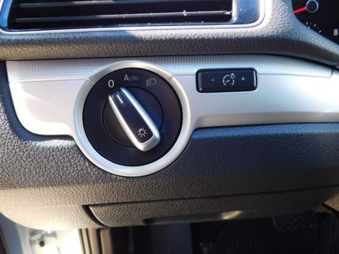 Used 2017 Volkswagen Passat 1.8T S image 11