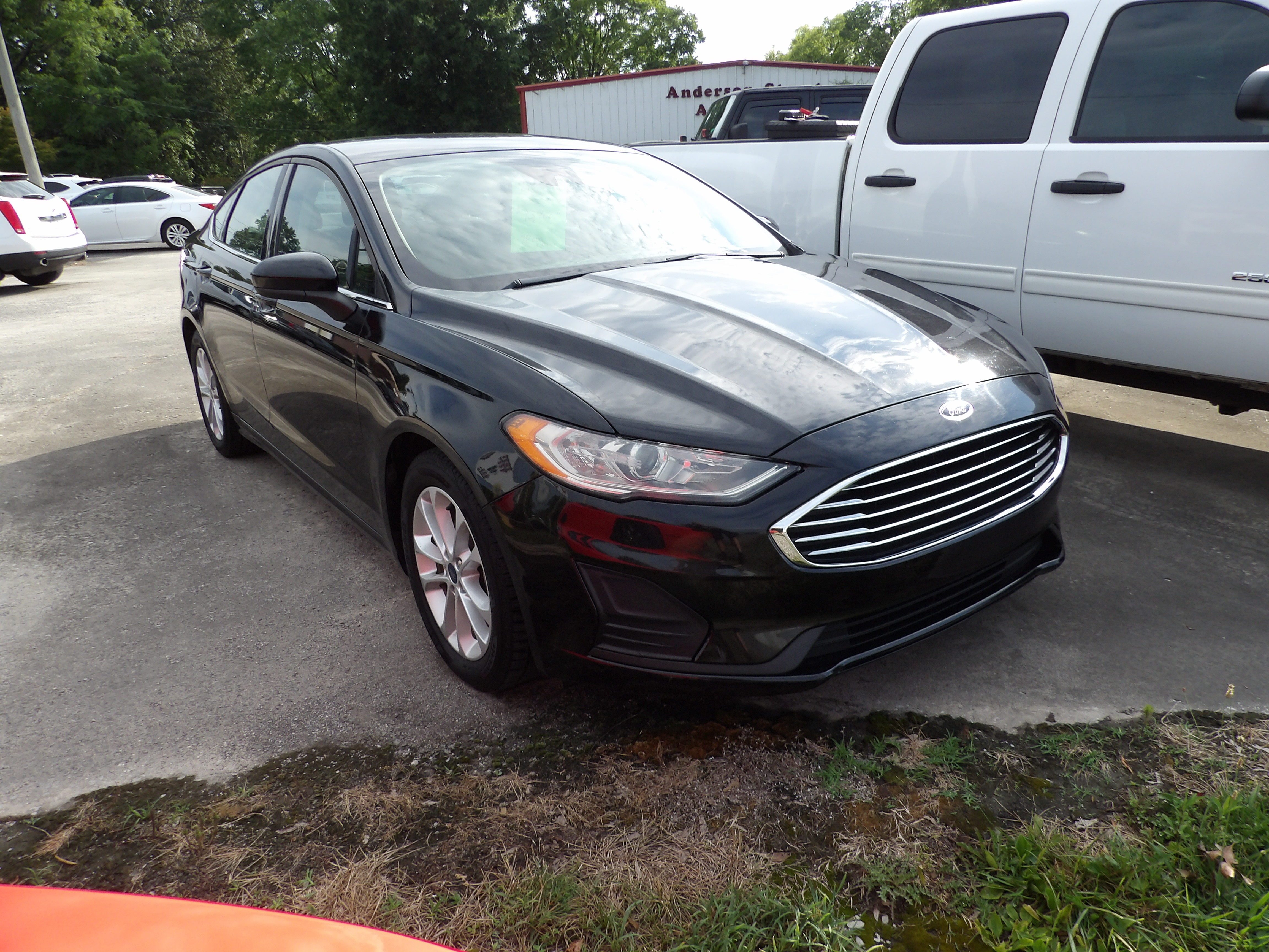 Used 2019 Ford Fusion SE FWD image 4