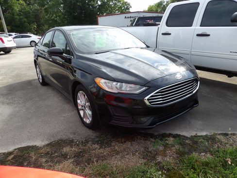 Used 2019 Ford Fusion SE FWD image 4