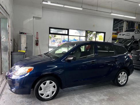 Used 2005 Toyota Matrix image 2