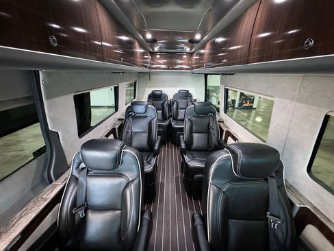 Used 2015 Mercedes-Benz Sprinter 4500 image 8