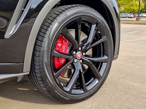 Used 2020 Jaguar F-PACE SVR image 32