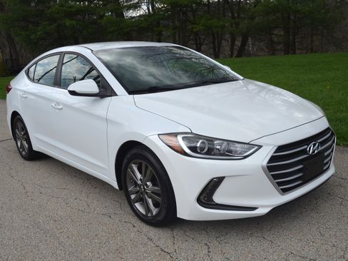 Used 2017 Hyundai Elantra SE image 7