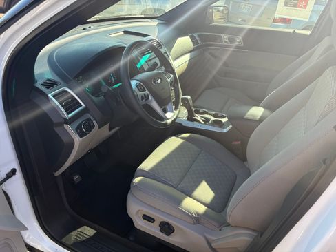 Used 2015 Ford Explorer XLT image 4