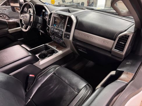 Used 2018 Ford F250 Lariat image 22