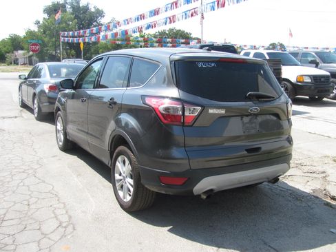 Used 2017 Ford Escape SE image 7