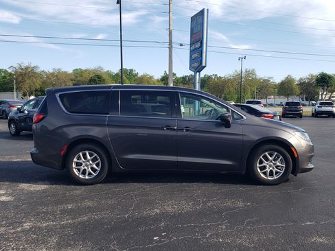 Used 2023 Chrysler Voyager LX image 6