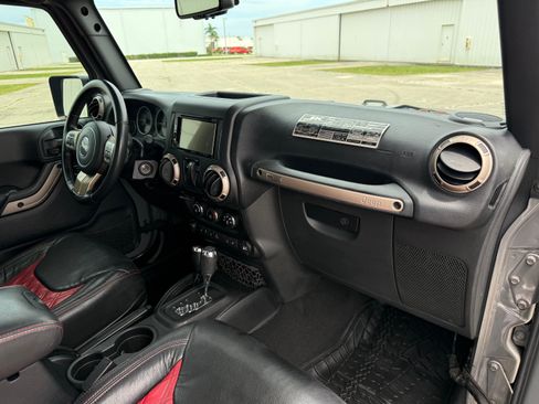 Used 2016 Jeep Wrangler 75th Anniversary AWD/4WD image 16
