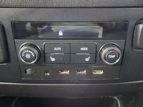 Used 2018 Chevrolet Suburban 4WD Premier image 24