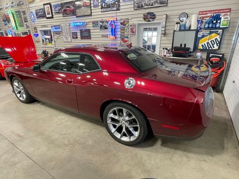Used 2019 Dodge Challenger R/T RWD image 5
