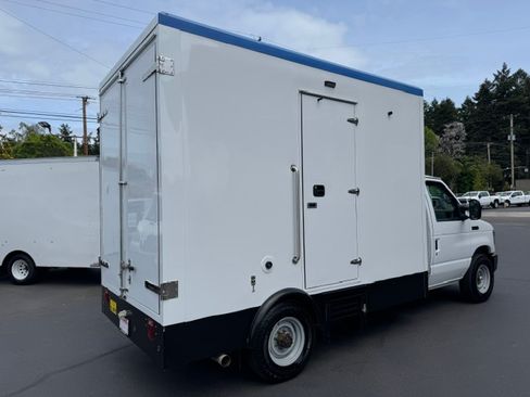 Used 2023 Ford E-350 and Econoline 350 Super Duty RWD image 5