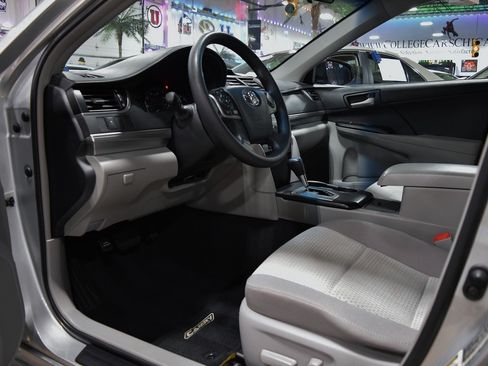 Used 2013 Toyota Camry LE image 15