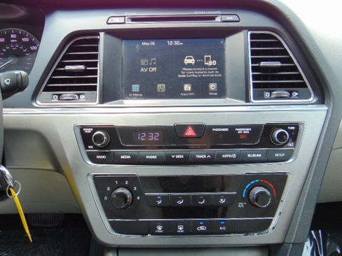 Used 2016 Hyundai Sonata SE image 16