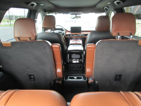 Used 2022 Lincoln Aviator Reserve image 12