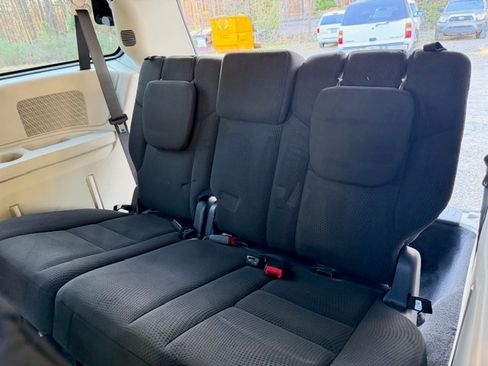 Used 2016 Dodge Grand Caravan image 33