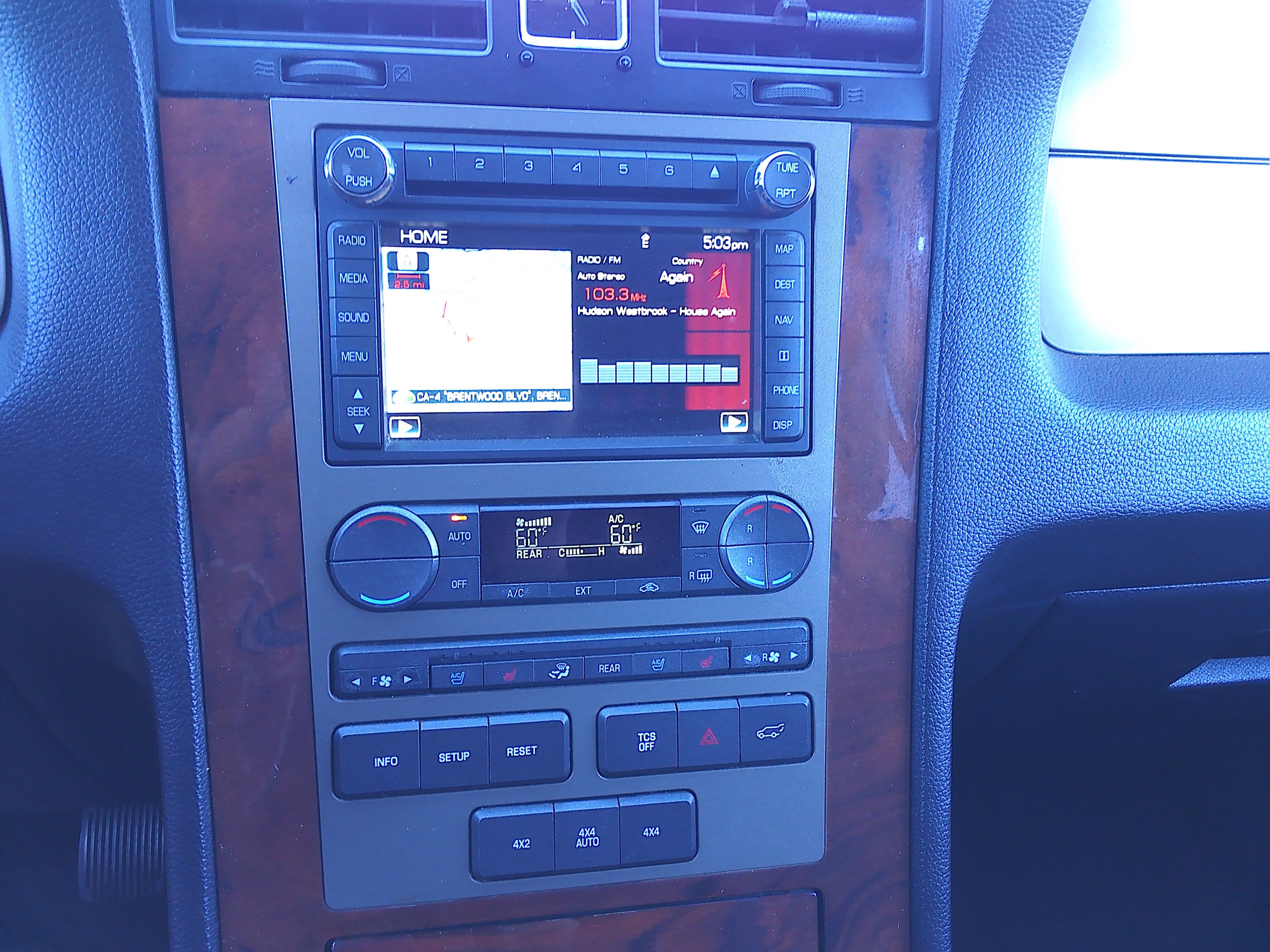 Used 2012 Lincoln Navigator 4WD image 16