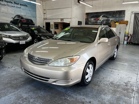 Used 2002 Toyota Camry LE image 1