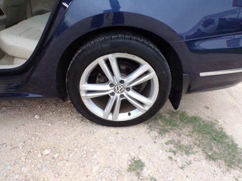 Used 2015 Volkswagen Passat 1.8T SE image 9