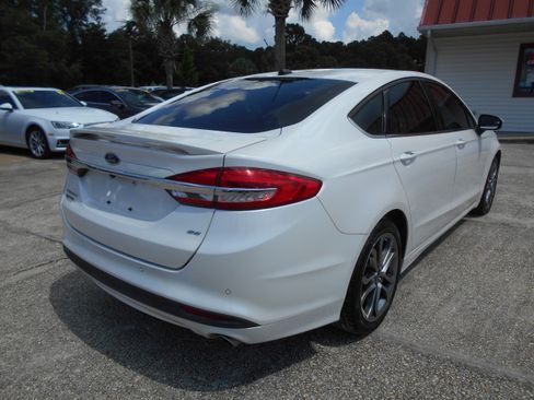 Used 2017 Ford Fusion SE FWD image 5