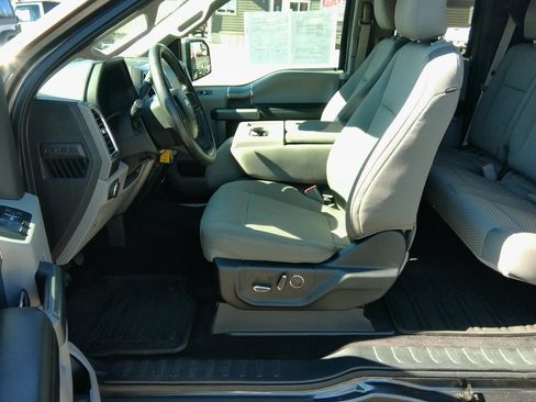 Used 2015 Ford F150 XLT image 28