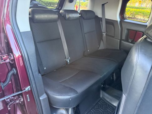 Used 2007 Toyota FJ Cruiser image 14