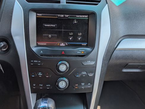 Used 2013 Ford Explorer 4WD XLT image 8