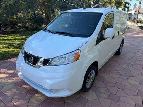 Used 2021 Nissan NV200 SV Van 4D FWD image 1