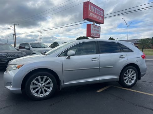 Used 2010 Toyota Venza image 1