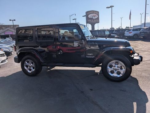 Used 2015 Jeep Wrangler Unlimited Sahara image 3