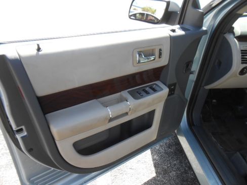 Used 2009 Ford Flex 2WD SEL image 8
