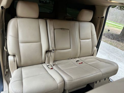 Used 2013 Cadillac Escalade ESV Premium image 18