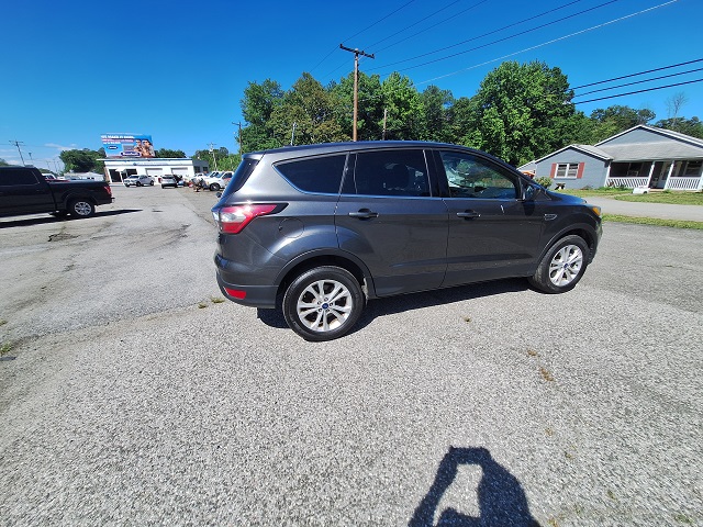 Used 2017 Ford Escape 4WD SE image 2