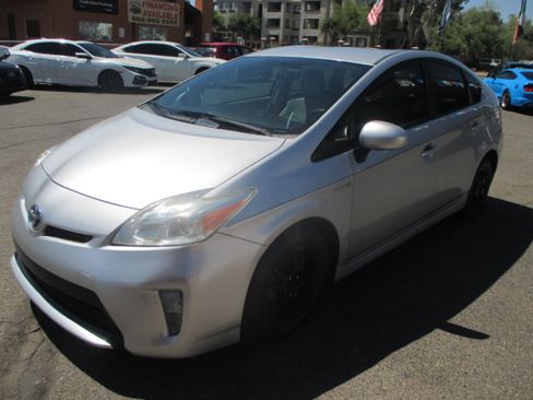 Used 2014 Toyota Prius Two FWD image 4