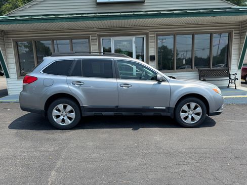 Used 2011 Subaru Outback 2.5i Premium AWD/4WD image 1