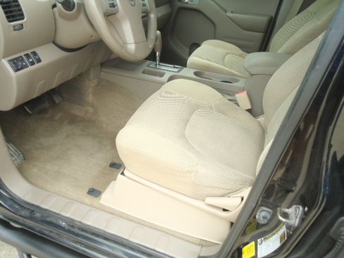 Used 2015 Nissan Frontier 4x4 Crew Cab SV image 15