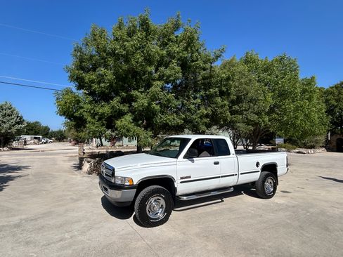 Used 1999 Dodge Ram 2500 Truck 4x4 Quad Cab image 2