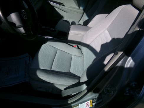 Used 2016 Toyota Camry LE image 14