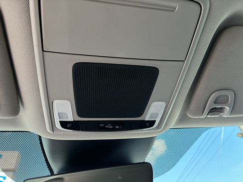 Used 2025 Honda Pilot EX-L image 16
