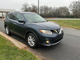Used 2016 Nissan Rogue SV image 3